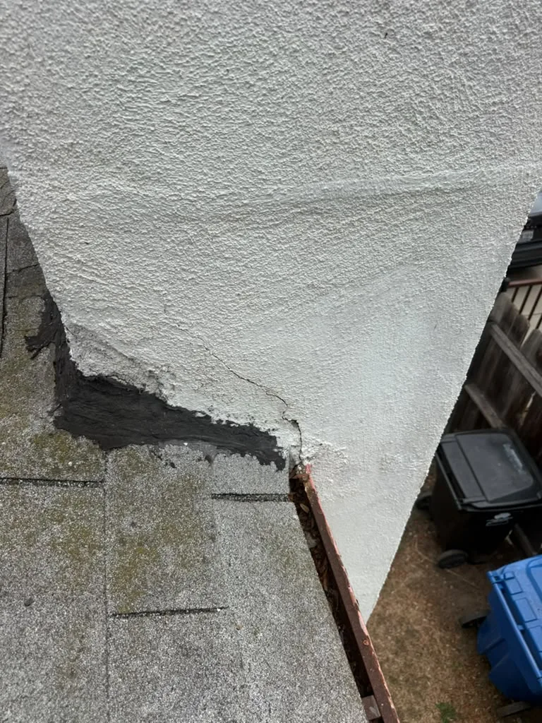 Roof-to-wall joint sealed with mastic, no counterflashing